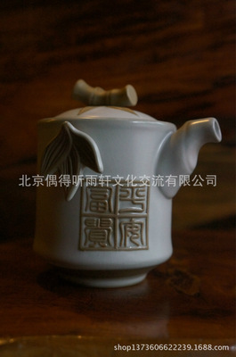 高檔汝窯竹節(jié)手抓壺 傳統(tǒng)工藝與現(xiàn)代審美的完美融合